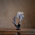 Gallou - L’escargot d’or, os patiné - h. 28 cm