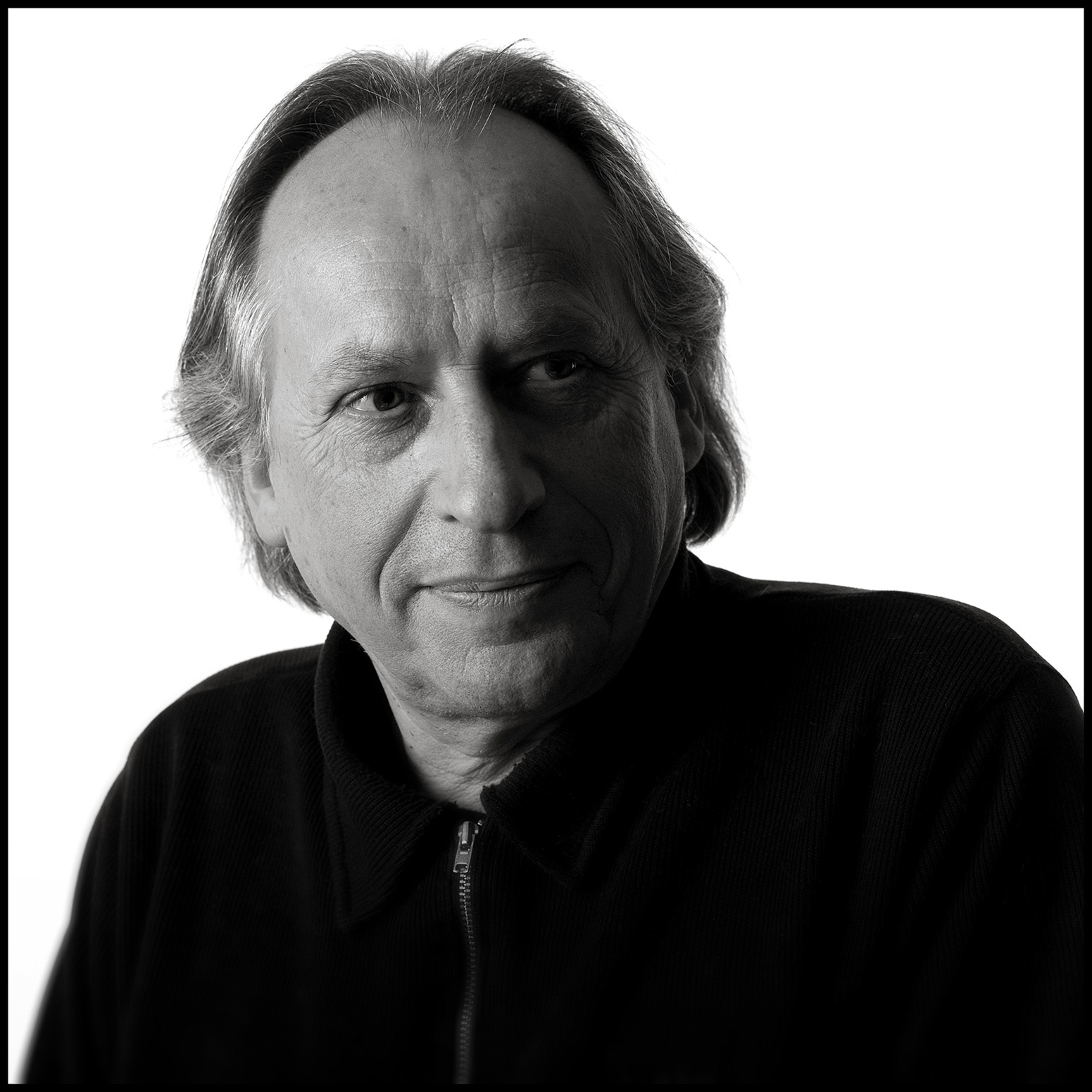 Accédez au portrait de l'artiste Paul Sarrassat